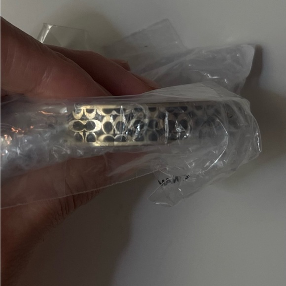 Signature Enamel Bangle - Picture 2 of 4